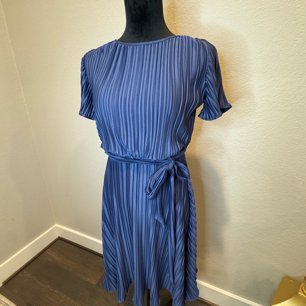 DKNY Blue Midi Dress with Flutter Sleeves and Crew Neck A018